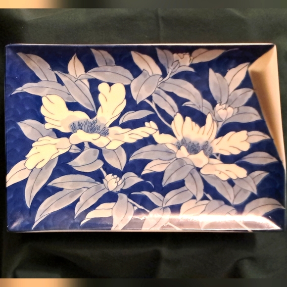 RECTANGLE ceramic plate This is a unique rectangle ceramic plate with a folded e - Picture 1 of 3